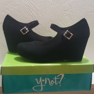 Black wedges